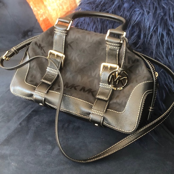 NWT Michael Kors handbag with shoulder strap - Picture 3 of 3